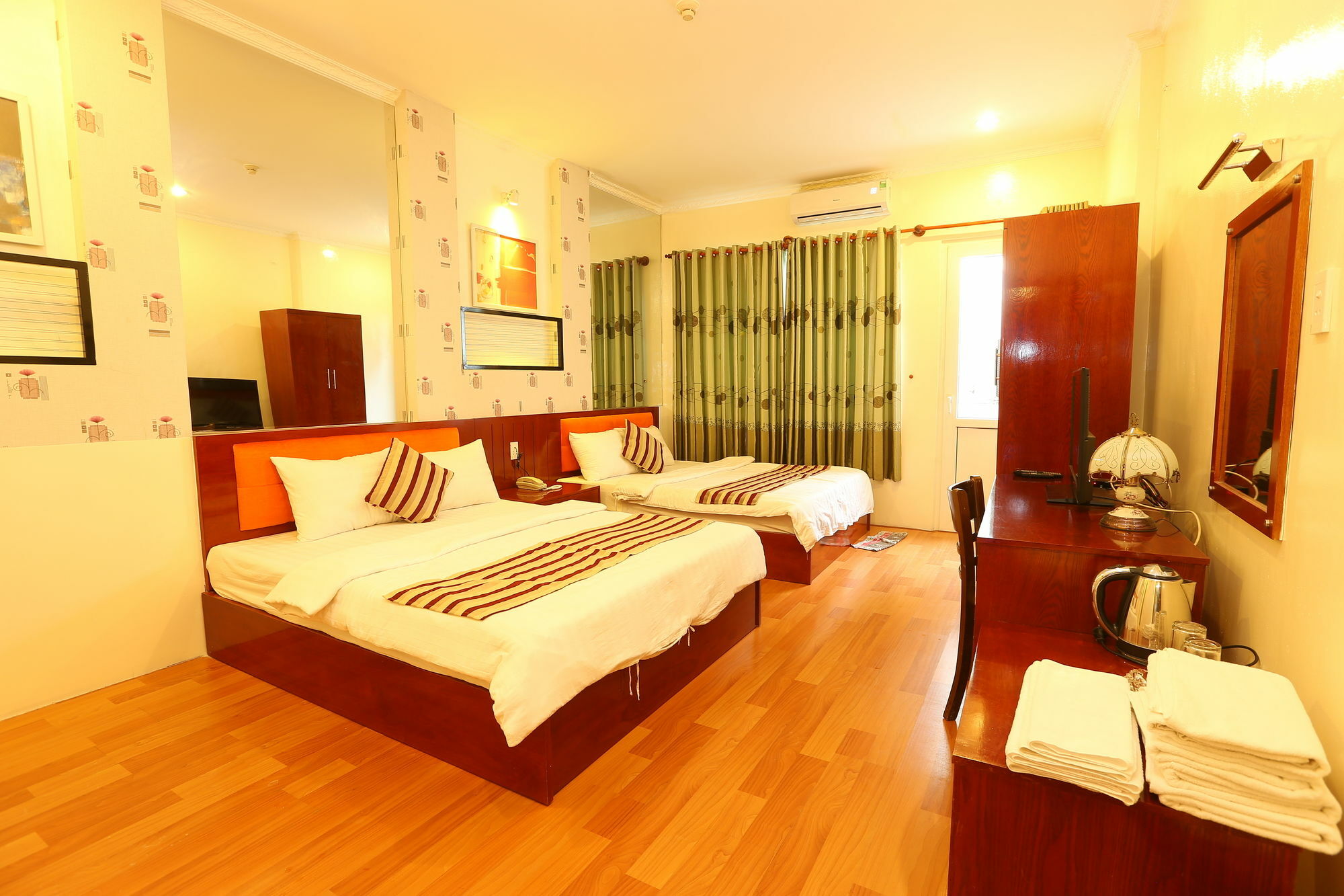 Saigon Crystal Hotel โฮจิมินห์ซิตี้ ภายนอก รูปภาพ
