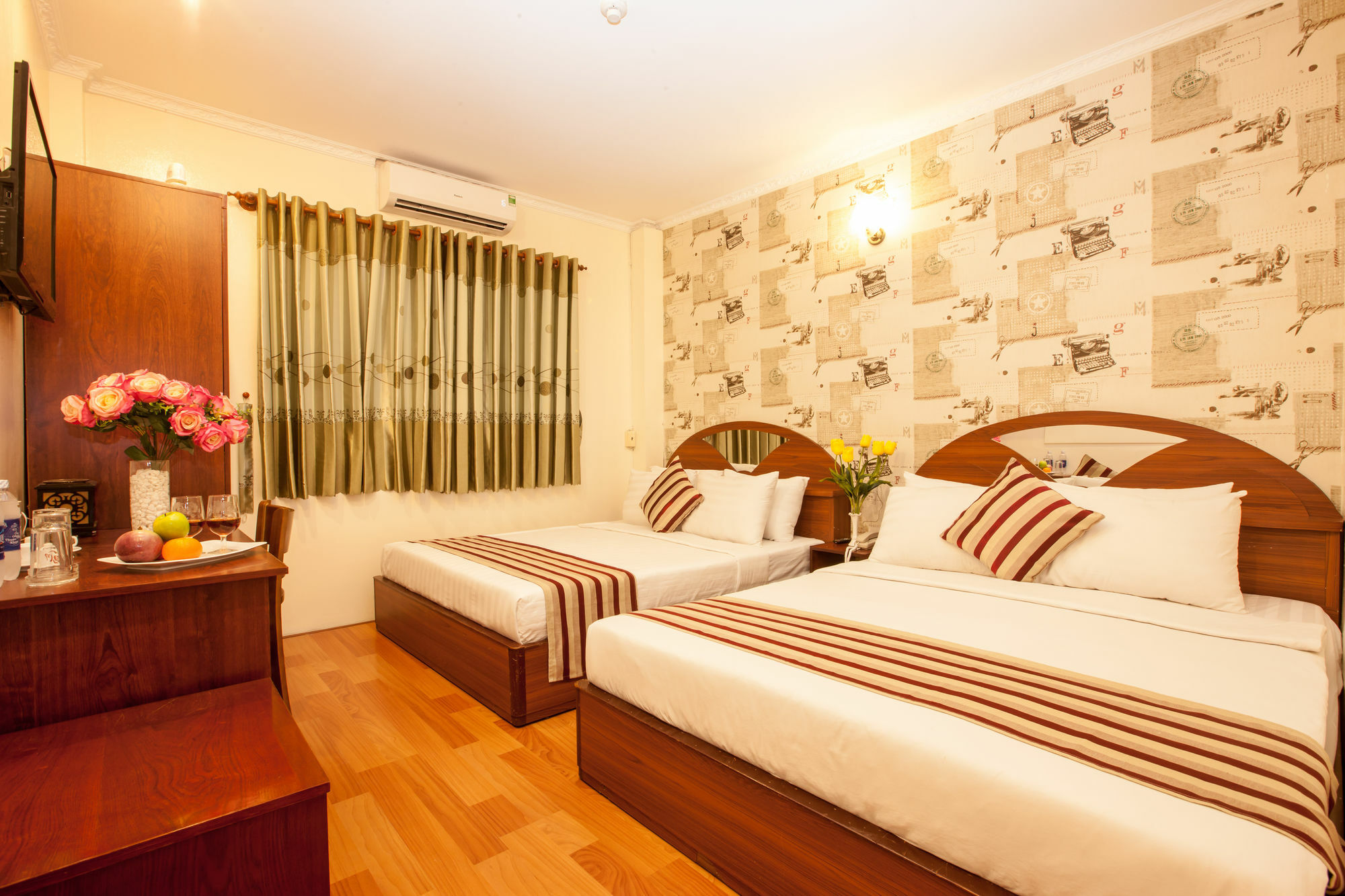 Saigon Crystal Hotel โฮจิมินห์ซิตี้ ภายนอก รูปภาพ