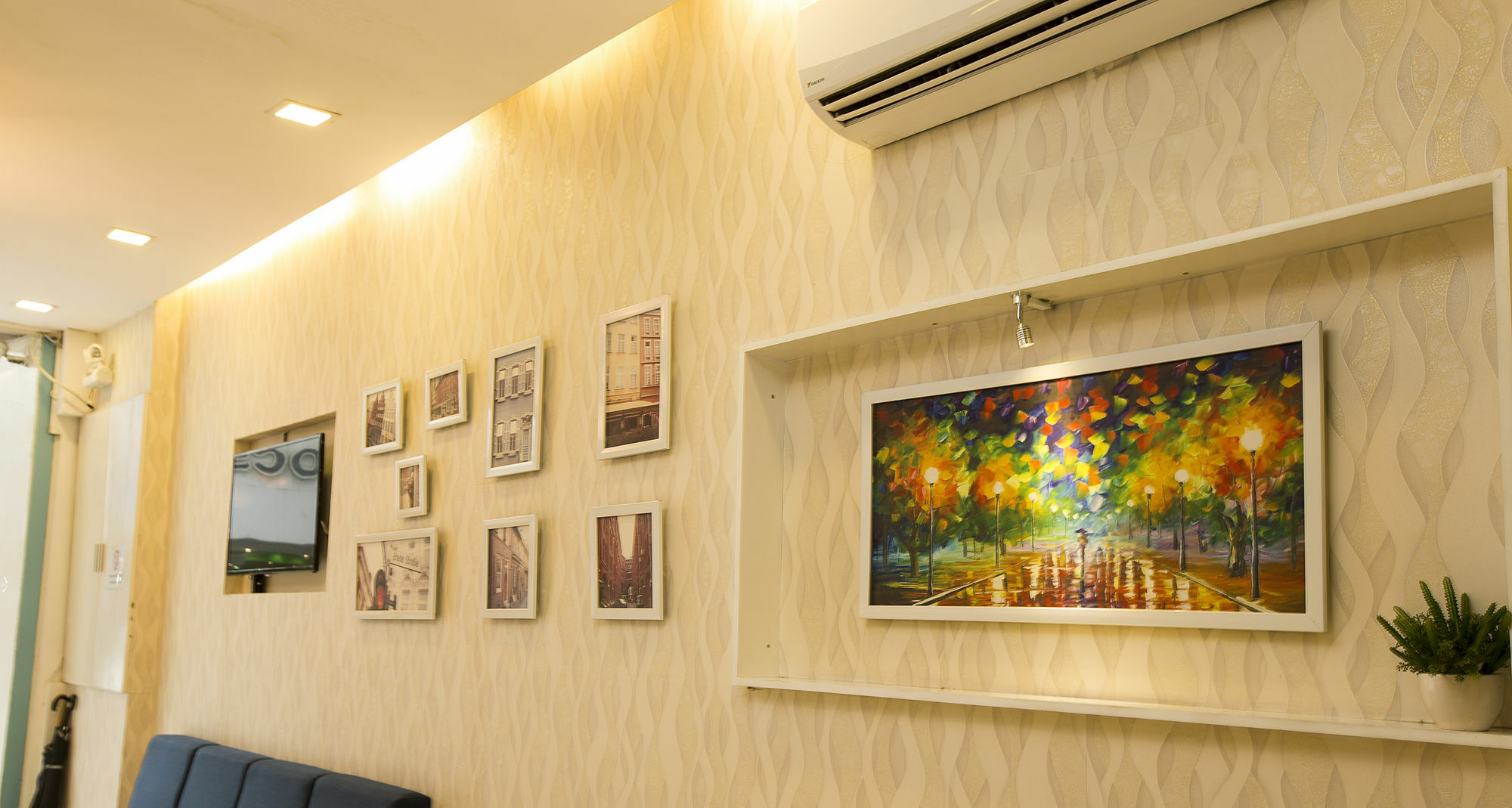 Saigon Crystal Hotel โฮจิมินห์ซิตี้ ภายนอก รูปภาพ